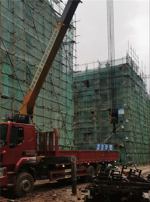 墨江县“慢工细活”—— 吊车的 “微动控制” 技术